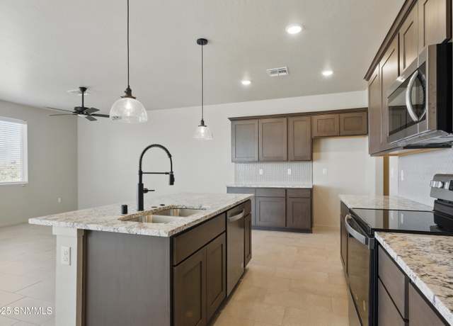 Property at 6118 San Xavier St, Las Cruces, NM 88012, 3 beds, 2.5 baths