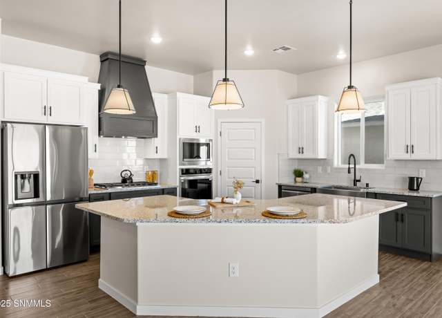 Property at 2862 Prado Del Sol Ave, Las Cruces, NM 88011, 3 beds, 2 baths