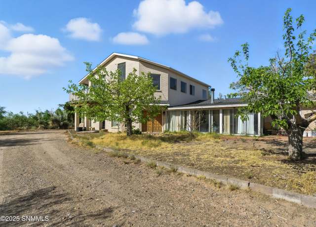 Property at 548 Lonesome Rd, Las Cruces, NM 88007, 4 beds, 3 baths
