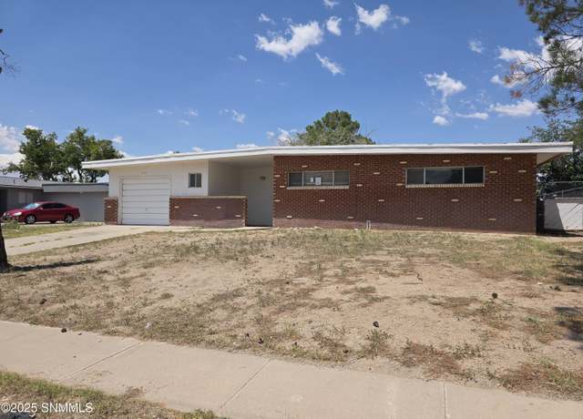 Property at 1515 Country Club Cir, Las Cruces, NM 88001, 3 beds, 2.5 baths