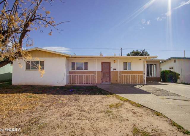 Property at 1702 Mountain View Ave. Ave, Alamogordo, NM 88310, 4 beds, 2 baths