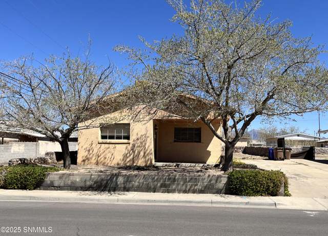 Property at 625 S Esperanza St, Las Cruces, NM 88001, 2 beds, 1 bath