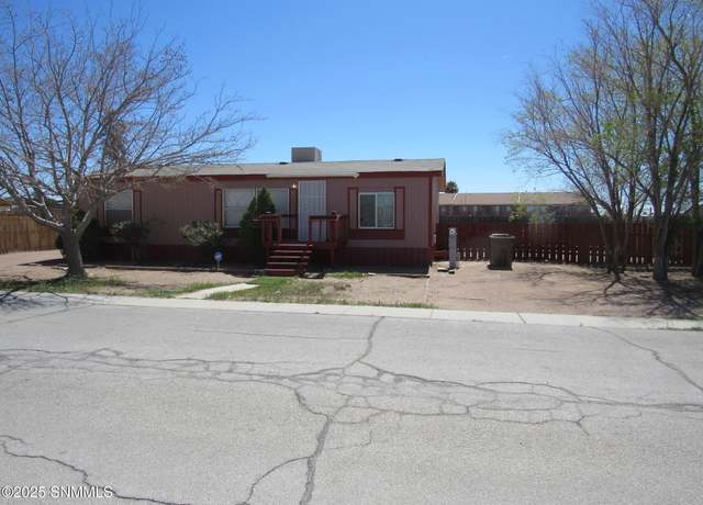 Property at 2555 Primavera St, Las Cruces, NM 88005, 3 beds, 2 baths