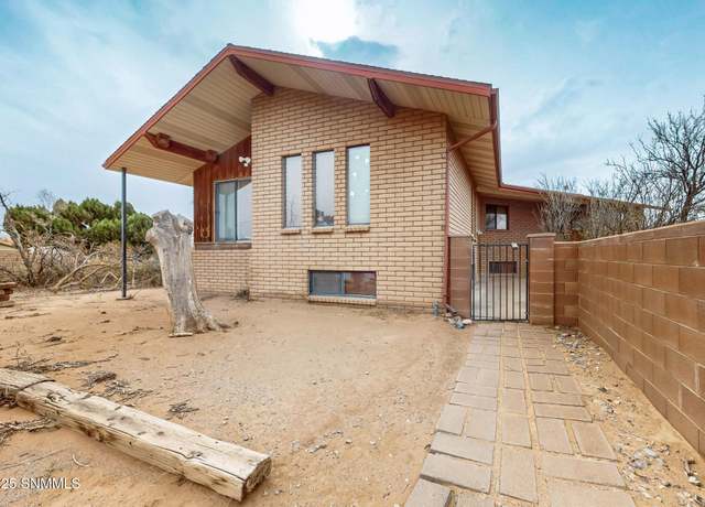 Property at 5775 Shadow Hills Rd, Las Cruces, NM 88012, 5 beds, 3 baths