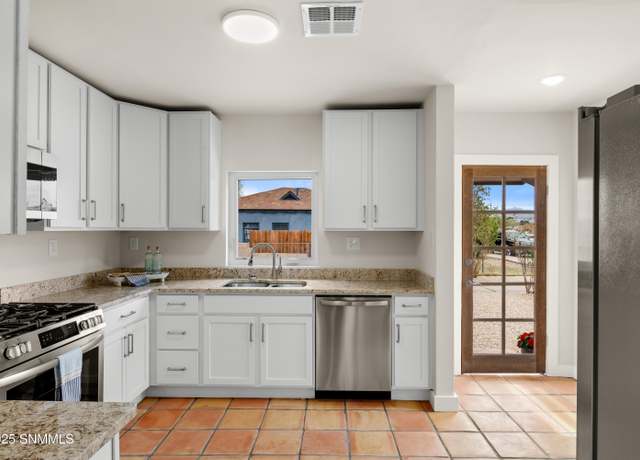 Property at 318 Linda Vista Rd, Las Cruces, NM 88005, 4 beds, 3 baths