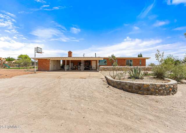 Property at 4040 Cholla Rd, Las Cruces, NM 88011, 7 beds, 3 baths