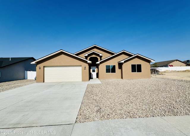 Property at 801 Lily St, Farmington, NM 87401, 3 beds, 2.5 baths
