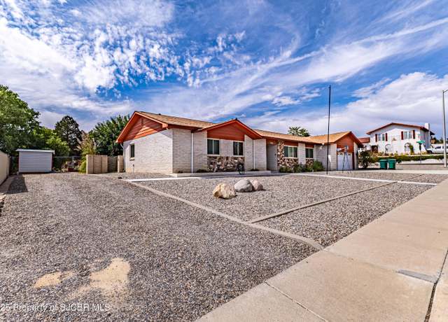 Property at 2413 N Municipal Dr, Farmington, NM 87401, 4 beds, 3 baths