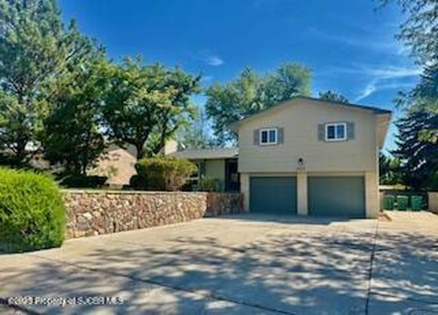Property at 3112 Pontiac Dr, Farmington, NM 87401, 4 beds, 2.5 baths