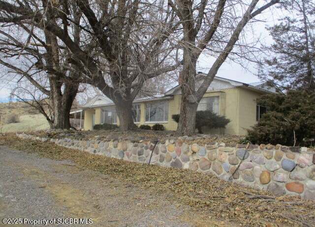 Property at 219 Patrick Pl, Bloomfield, NM 87413, 3 beds, 2 baths
