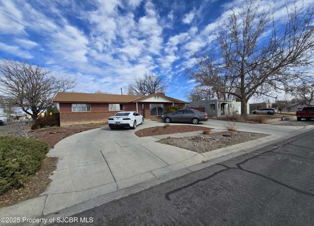 Property at 702 Zuni Dr, Farmington, NM 87401, 4 beds, 2 baths