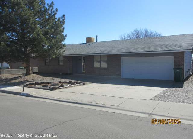 Property at 401 W 31st St, Farmington, NM 87401, 3 beds, 2 baths