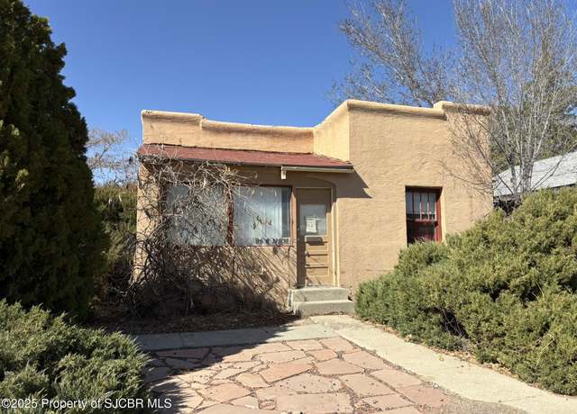 Property at 300 W Apache St, Farmington, NM 87401, 2 beds, 1 bath