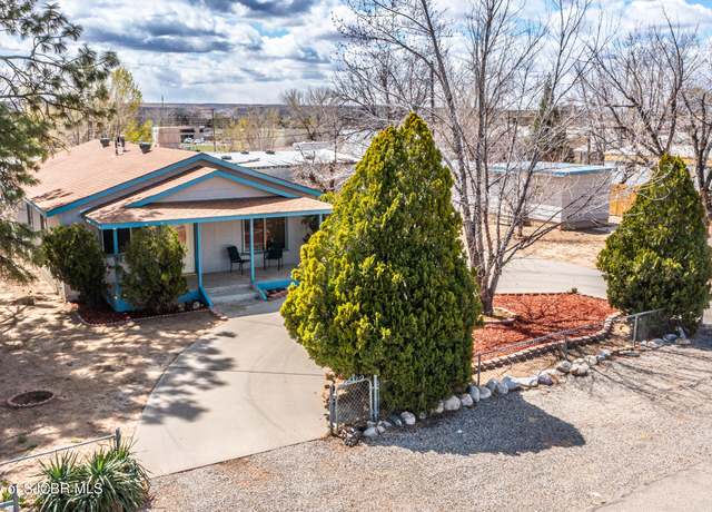 Property at 2917 E 22nd St, Farmington, NM 87402, 3 beds, 2 baths