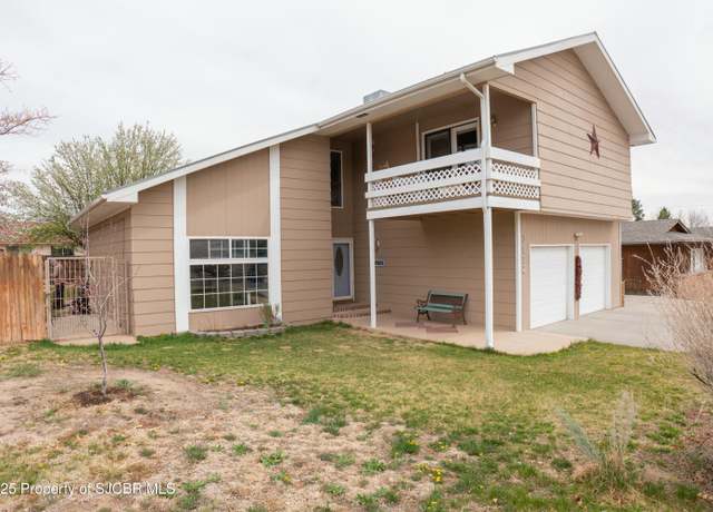 Property at 3112 N Mountain View Dr, Farmington, NM 87401, 3 beds, 2.5 baths