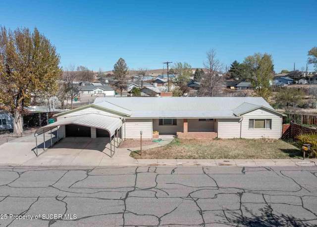 Property at 303 Mesa Dr, Aztec, NM 87410, 3 beds, 2.5 baths
