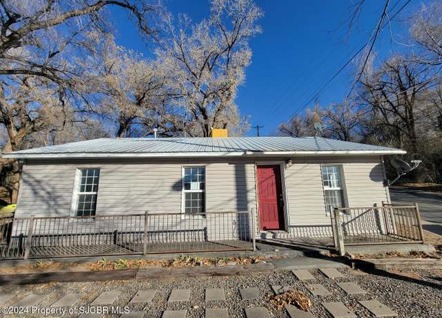 Property at 1010 N Auburn Ave, Farmington, NM 87401, 3 beds, 1 bath