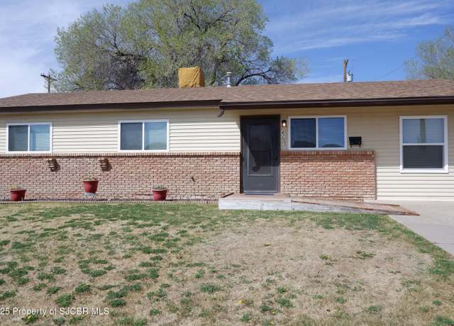Property at 4205 Holiday Dr, Farmington, NM 87402, 3 beds, 2 baths