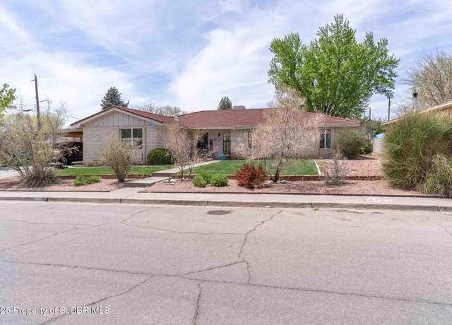 Property at 1001 Crestview Cir, Farmington, NM 87401, 3 beds, 2.5 baths