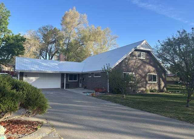 Property at 628 N Gladeview Dr, Farmington, NM 87401, 5 beds, 2.5 baths