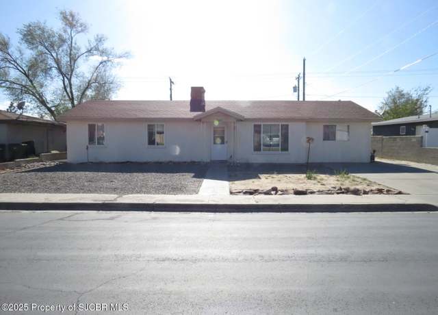 Property at 2605 Mesa Dr, Farmington, NM 87401, 3 beds, 2 baths