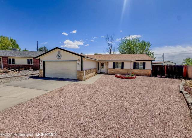 Property at 1813 E 22nd St, Farmington, NM 87401, 3 beds, 2 baths
