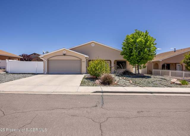 Property at 814 Mirabel St, Farmington, NM 87401, 3 beds, 2 baths