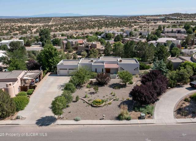 Property at 400 Canyon View Dr, Farmington, NM 87401, 5 beds, 3 baths