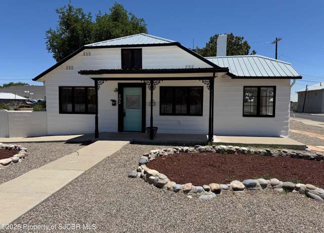Property at 202 N Locke Ave, Farmington, NM 87401, 4 beds, 2 baths