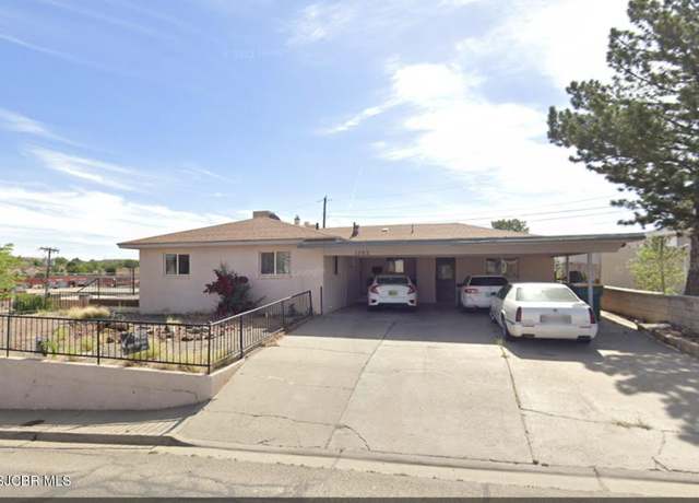 Property at 1702 N Carlton Ave, Farmington, NM 87401, 4 beds, 2.5 baths