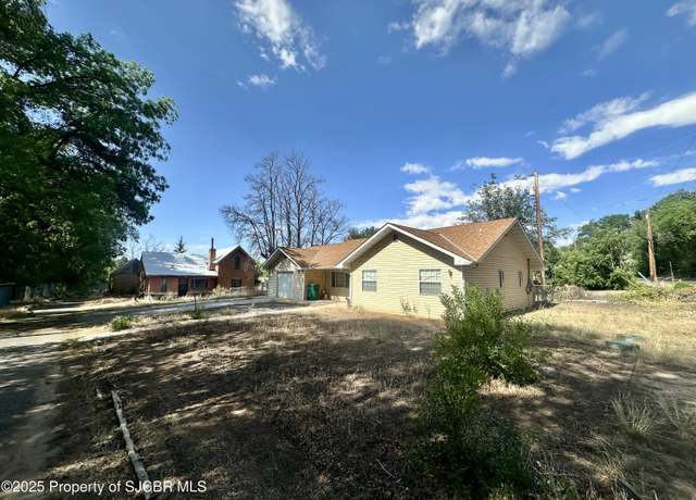 Property at 3105 Cliffside Dr, Farmington, NM 87402, 3 beds, 2 baths