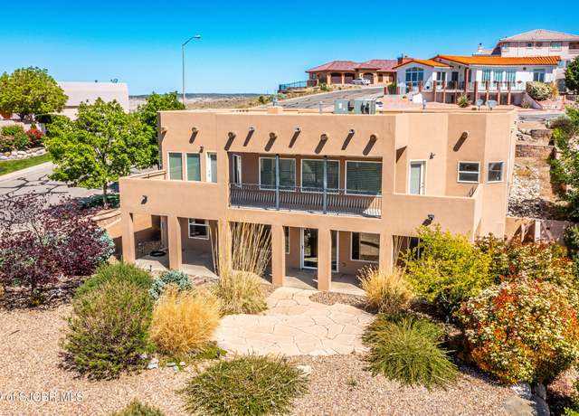 Property at 4300 Cardon Dr, Farmington, NM 87401, 5 beds, 5 baths