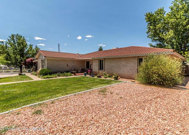 Property at 1001 Crestview Cir, Farmington, NM 87401, 3 beds, 2.5 baths