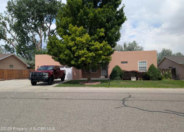 Property at 1012 Valley View Dr, Bloomfield, NM 87413, 3 beds, 2 baths