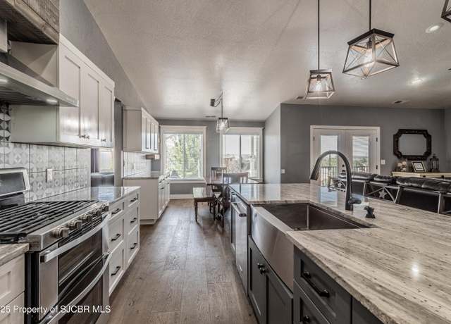 Property at 7301 Winnifred Dr, Farmington, NM 87402, 5 beds, 4 baths