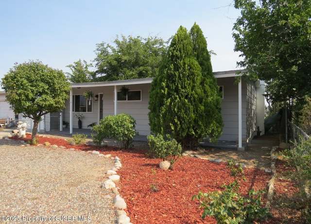 Property at 2701 Edgecliff Dr, Farmington, NM 87402, 3 beds, 2.5 baths