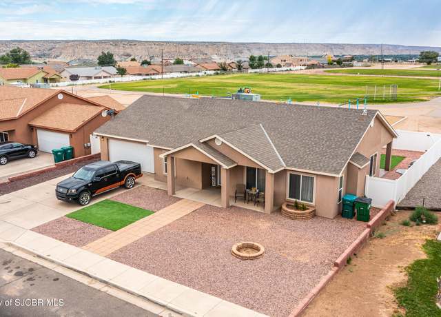 Property at 805 Mesa Vista Dr, Farmington, NM 87401, 3 beds, 2 baths