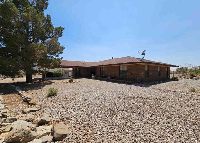 Property at 8 Zia Trl, Alamogordo, NM 88310, 3 beds, 2 baths