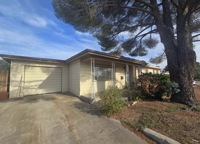 Property at 1108 Juniper Dr, Alamogordo, NM 88310, 4 beds, 3 baths