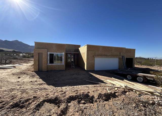 Property at 1852 Las Piedras, Alamogordo, NM 88310, 4 beds, 3 baths
