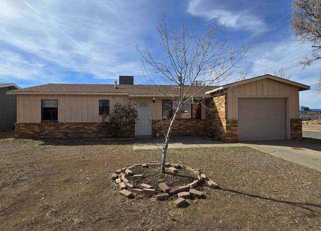 Property at 401 Saturn Cir, Alamogordo, NM 88310, 3 beds, 2 baths