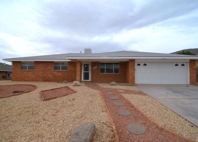 Property at 2809 Carmel Dr, Alamogordo, NM 88310, 3 beds, 2 baths