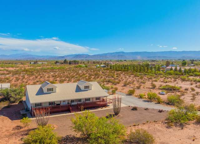 Property at 23 Moondale Rd, Alamogordo, NM 88310, 4 beds, 2.5 baths