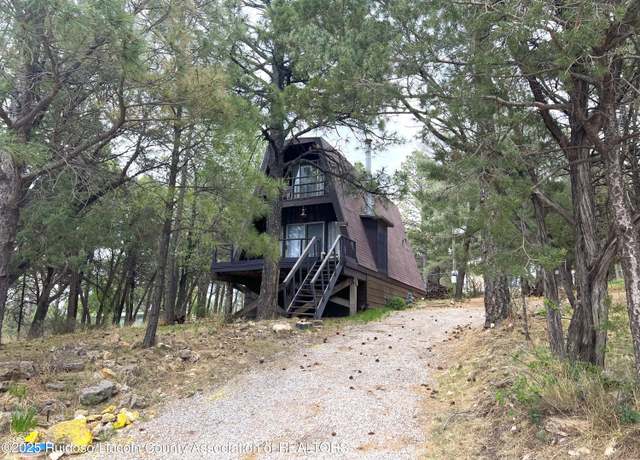 Property at 204 Swallow Dr, Ruidoso, NM 88345, 2 beds, 1.5 baths