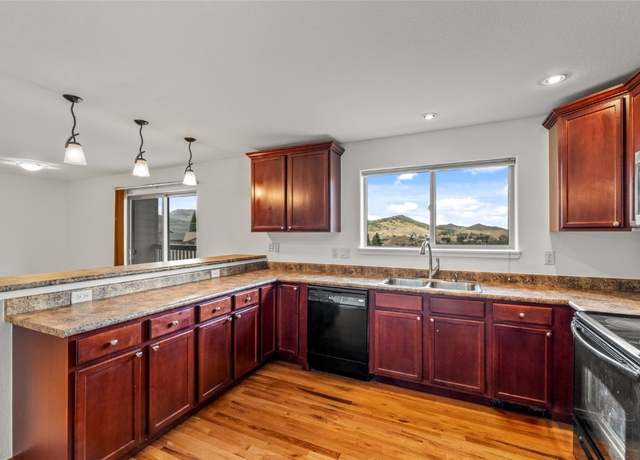 Property at 127 Oak Ridge Cir #104, Oak Creek, CO 80467, 2 beds, 2 baths