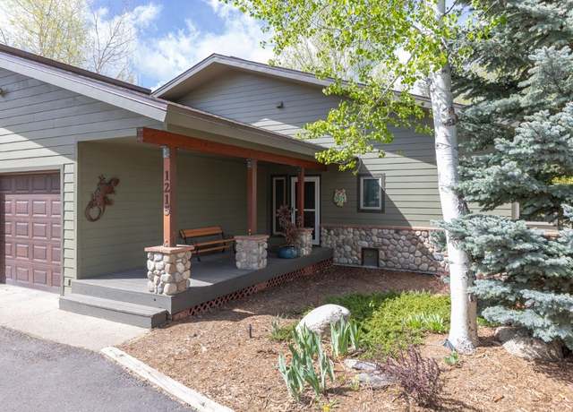 Property at 1215 Ridge View Dr, Steamboat Springs, CO 80487, 4 beds, 4 baths