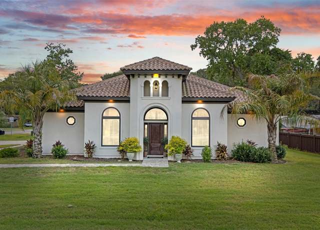 Property at 887 Robinhood Dr, Fernandina Beach, FL 32034, 2 beds, 2.5 baths