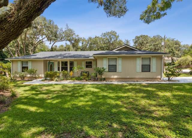 Property at 604 N 15th St, Fernandina Beach, FL 32034, 3 beds, 2 baths