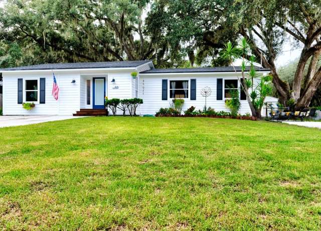 Property at 815 Stanley Dr, Fernandina Beach, FL 32034, 4 beds, 2 baths