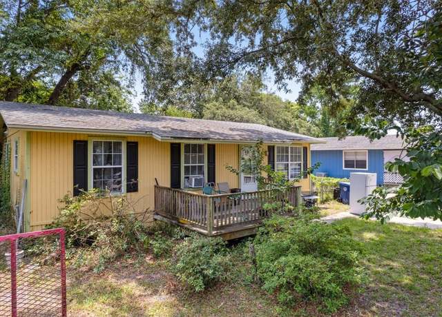 Property at 920 S 12th St, Fernandina Beach, FL 32034, 2 beds, 1 bath